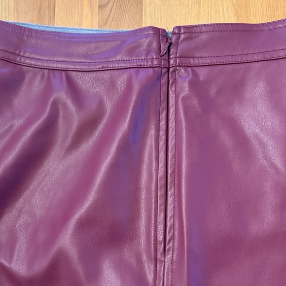 NWT! Vince Camino Women's Maroon Faux Leather Skirt Size Large - Picture 7 of 9